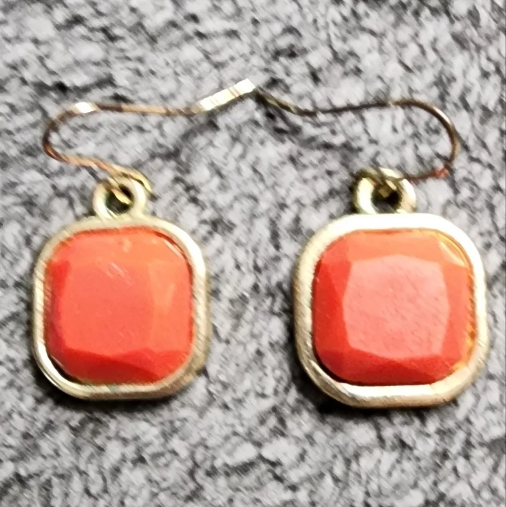 💥4 for $20💥Gold Tone Orange Dangle Earrings